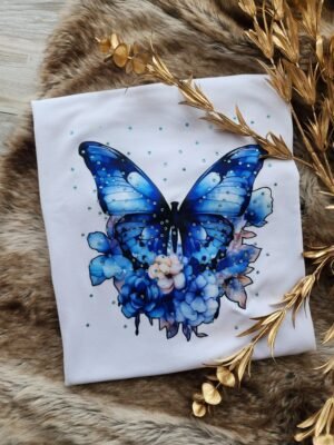 Mariposa y Flores Azules